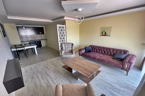 Family Suite, 1 Bedroom, Balcony, City View | Living area | 32-inch flat-screen TV with satellite channels, TV, fireplace - Tuna Termal Resort & Spa Hotel (Ihsaniye)
