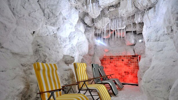 Sauna, tina de hidromasaje, baño de vapor y aguas termales 