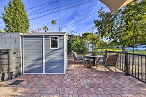 A patio with a small shed, outdoor furniture, and a view of a golf course. - Near Cubs Spring Training! Couples Retreat in Mesa (Mesa)