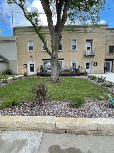 Relaxing Suite A “The Sweetest Suites on the River” on Historic Main Street