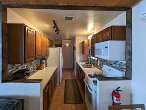 Private kitchen - ѦBig Bear Cabin, Heated Bath Floors, Rain-shower, Indoor Fireplace, Coffee Bar!! (Big Bear)