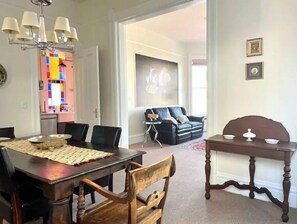 Dining - 1-bedroom Victorian flat just 10 minutes drive to San Francisco Bay. Parking. (Oakland)