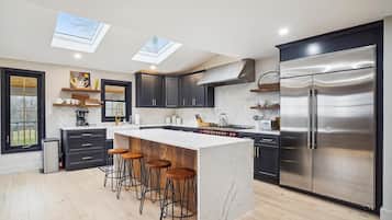 冰箱、微波炉、烤箱、炉灶