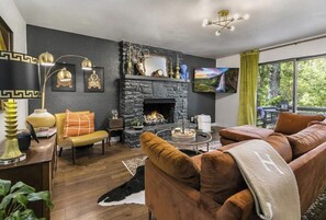 Smart TV, fireplace
