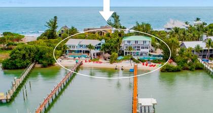 Aquarius Resort: 2 Side-by-side beach houses! 2 pools, 2 spas, 2 docks, & more!