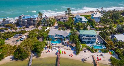 Aquarius Resort: 2 Side-by-side beach houses! 2 pools, 2 spas, 2 docks, & more!