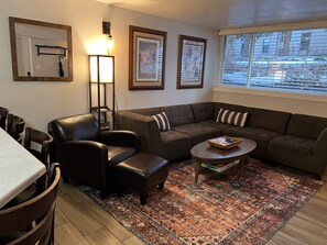 Smart TV, reproductor de DVD, libros y videoteca 