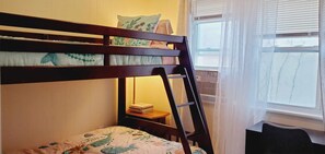 3 bedrooms, desk, iron/ironing board, free WiFi