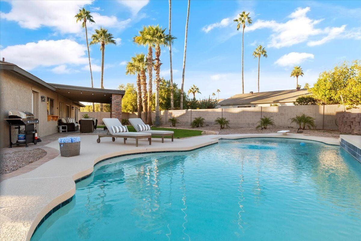 Stunning 3-Bdrm in Great location w/Pool!