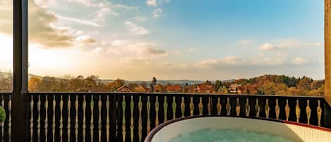 Tina de hidromasaje al aire libre