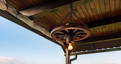 Vinogradarov San - One Bedroom Holiday Home with Hot Tube