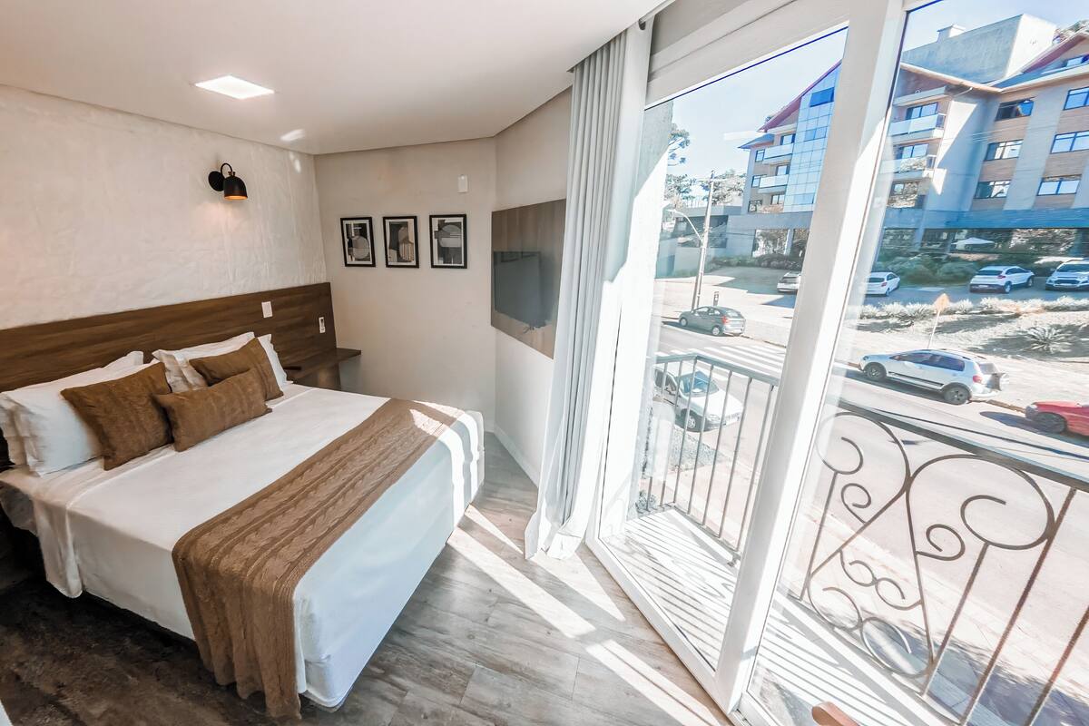 Family Room | Hypo-allergenic bedding available, minibar, in-room safe