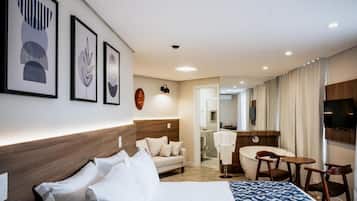 Exclusive Studio Suite, Bathtub | Hypo-allergenic bedding, minibar, in-room safe, laptop workspace