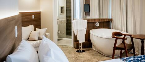 Exclusive Studio Suite, Bathtub | Hypo-allergenic bedding, minibar, in-room safe, laptop workspace