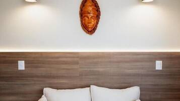 Exclusive Studio Suite, Bathtub | Hypo-allergenic bedding, minibar, in-room safe, laptop workspace