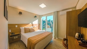 Luxury-Doppelzimmer, Balkon | Allergikerbettwaren, Minibar, Zimmersafe, laptopgeeigneter Arbeitsplatz