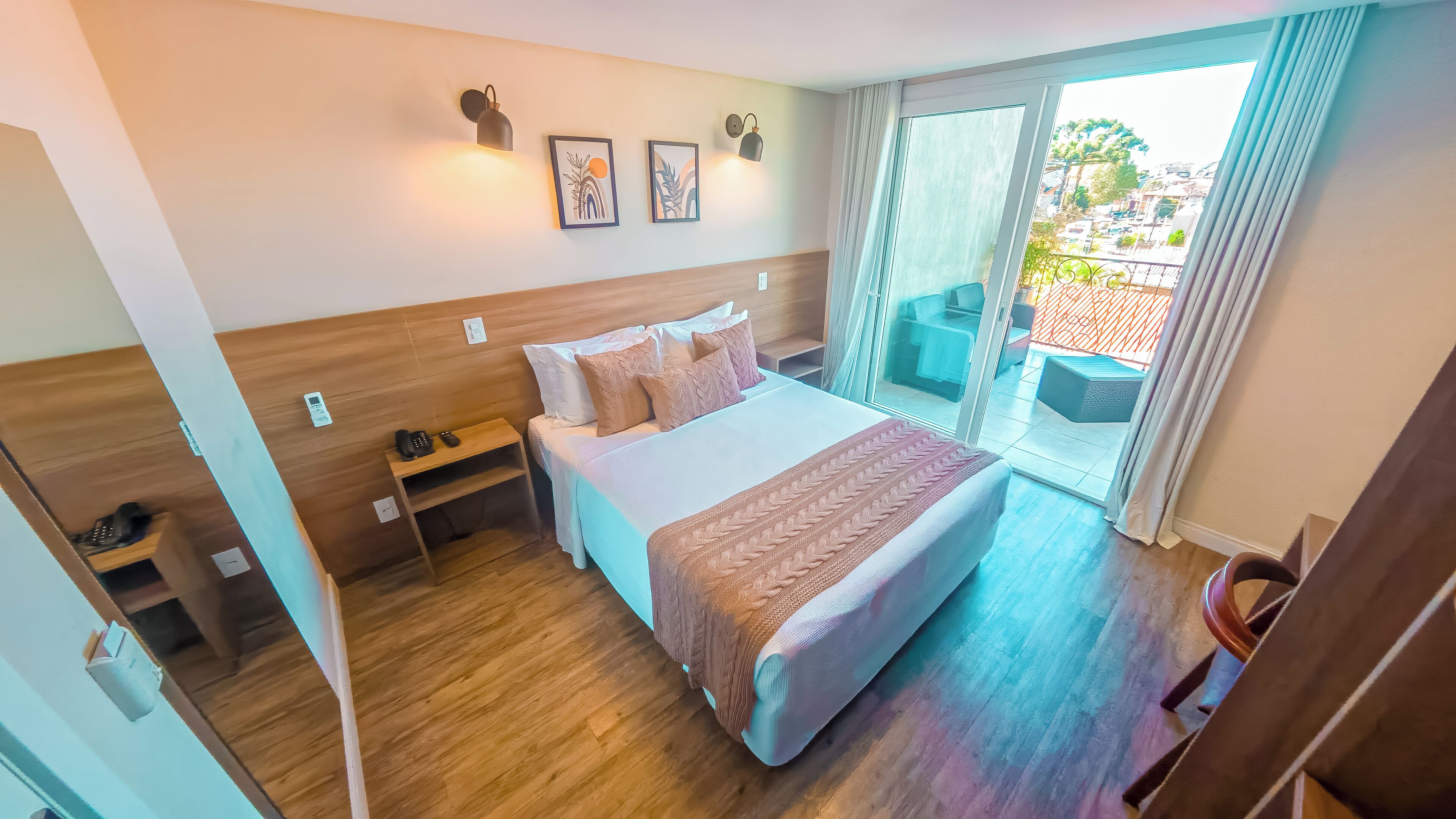 Ropa de cama hipoalergénica y minibar 