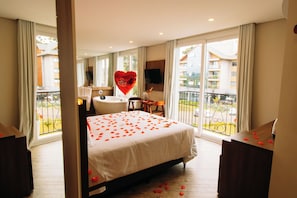 Exclusive-Studiosuite, Badewanne | Ausblick vom Zimmer