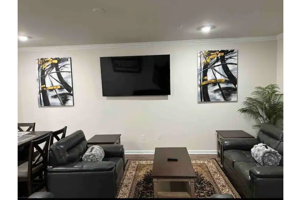 Tesla House-Gorgeous Smart House