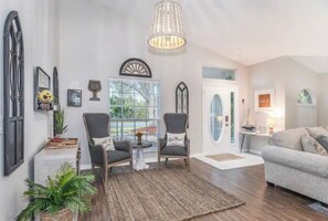 Smart TV, video games - Fully updated canal front home with access to Lake June (Lake Placid)