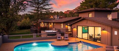 حمّام سباحة مُدفَّأ