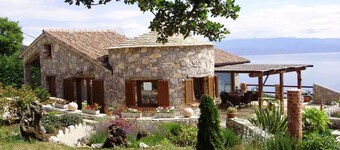 Villa Tramontana - Stone villa with pool & sea views just a few minutes' drive from the beach