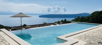 Villa Tramontana - Stone villa with pool & sea views just a few minutes' drive from the beach