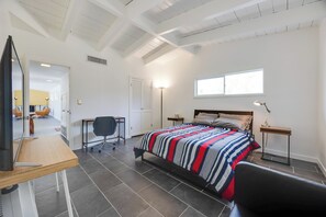 2 Schlafzimmer, Schreibtisch, Bügeleisen/Bügelbrett, WLAN