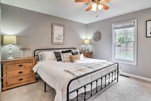 3 bedrooms, desk, iron/ironing board, Internet - Secluded Retreat on 2 Acres Near Dale Hollow Lake! (Burkesville)
