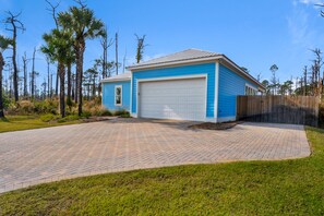 Exterior - ☀️Bright & Open-Private Fenced in Yard-Bikes-Viva La Vida (Santa Rosa Beach)