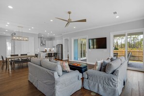 Smart TV - ☀️Bright & Open-Private Fenced in Yard-Bikes-Viva La Vida (Santa Rosa Beach)