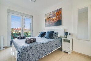 1 habitación, tabla de planchar con plancha, internet y ropa de cama