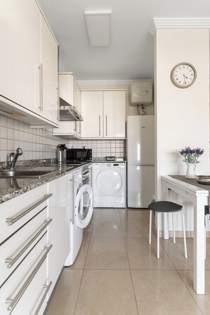 Microwave, oven, stovetop, coffee/tea maker - Home2Book Urban Stay Terrace with pool, Las Palmas (Las Palmas de Gran Canaria)