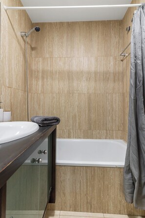 Bañera y toallas