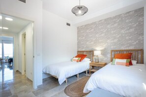 2 Schlafzimmer, Schreibtisch, Bügeleisen/Bügelbrett, WLAN