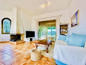 TV, fireplace - Zen CostaBravaSi - Pool, BBQ, garden, views (Santa Cristina d'Aro)