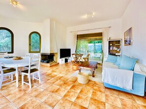 TV, fireplace - Zen CostaBravaSi - Pool, BBQ, garden, views (Santa Cristina d'Aro)