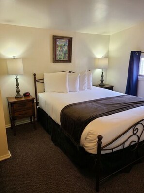 3 bedrooms, WiFi - Cabin 24 - Helena Hideaway (Helena)