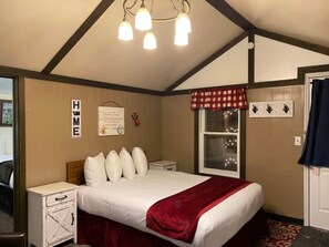 3 bedrooms, WiFi - Cabin 24 - Helena Hideaway (Helena)