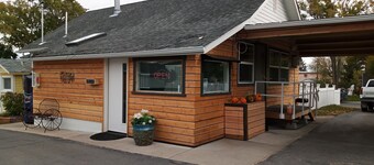 Suite 27 - Corner Suite