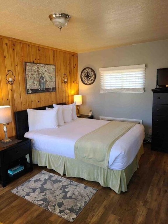 Suite 27 - Corner Suite - Helena, MT
