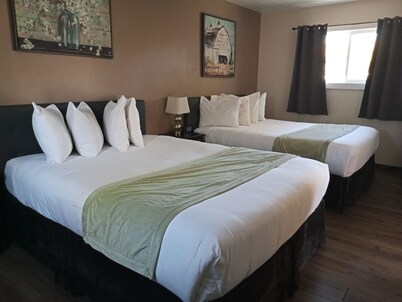 Suite 30 - Double Queen Corner Suite