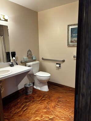Shower - Suite 32 - King Suite (Helena)