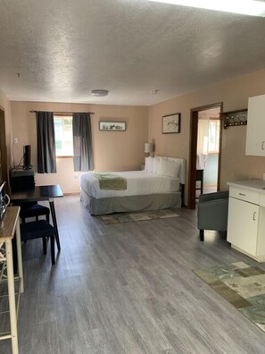 2 bedrooms, WiFi - Suite 32 - King Suite (Helena)