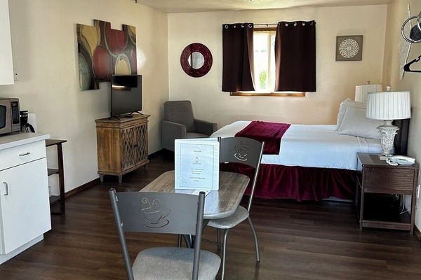 Bedroom and kitchen connected