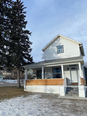 Exterior - Suite 35 - Victorian Suite W/ Porch (Helena)