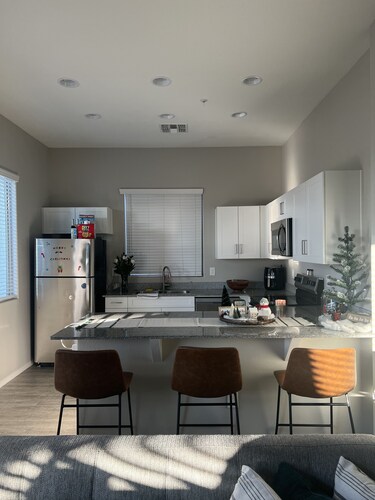 Private condo- 1 mile from Cardinals Stadium & Westgate Entertainment District!!