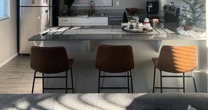 Private condo- 1 mile from Cardinals Stadium & Westgate Entertainment District!!