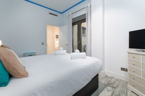 Iron/ironing board, free WiFi, bed sheets