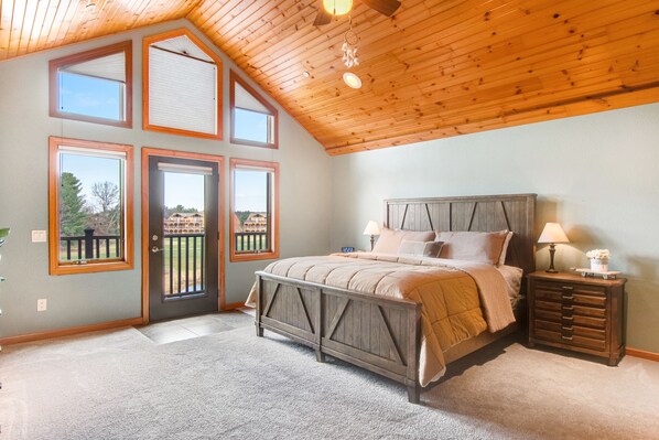 3 habitaciones, tabla de planchar con plancha, internet y ropa de cama